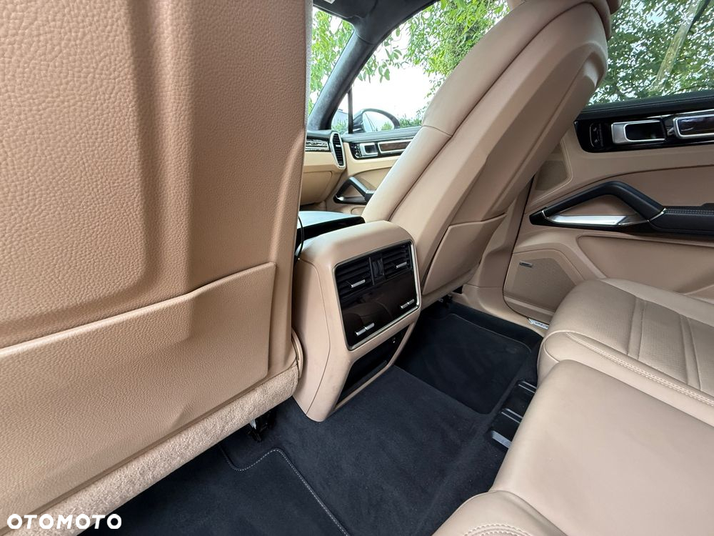 Porsche Cayenne Coupe Turbo S E-Hybrid - 20