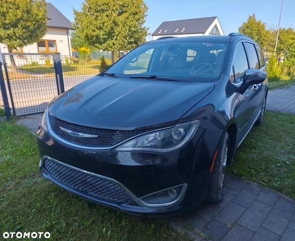 Chrysler Pacifica - 1