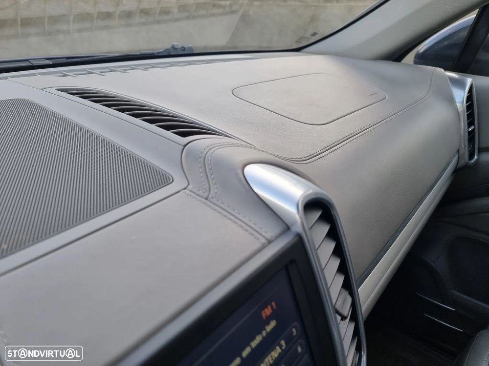 Porsche Cayenne Platinum Edition - 28