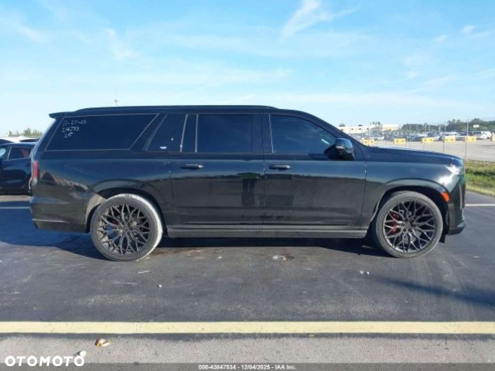 Cadillac Escalade - 4