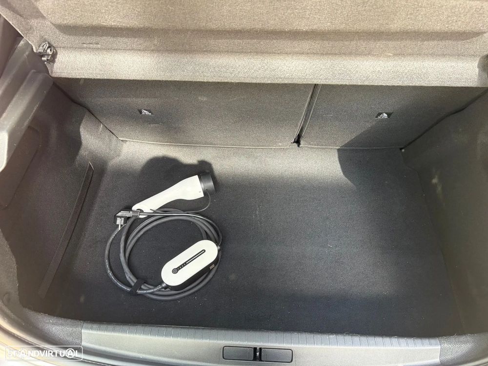 Peugeot e-208 GT - 8