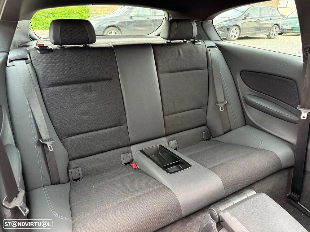 BMW 118 d Pack M - 16