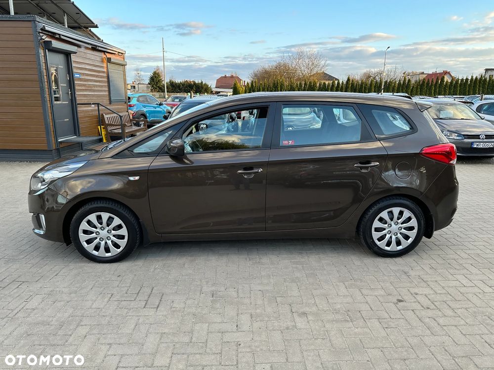 Kia Carens - 5