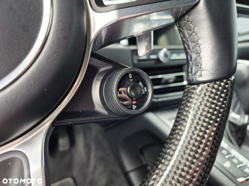 Porsche Macan Turbo - 37