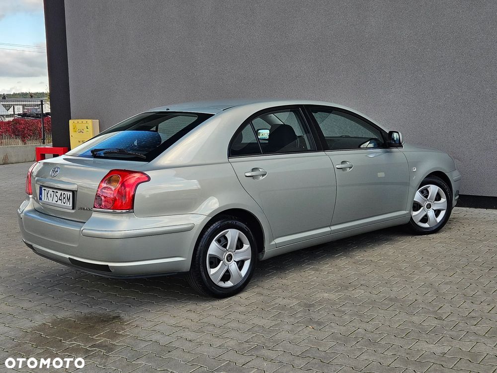 Toyota Avensis - 20