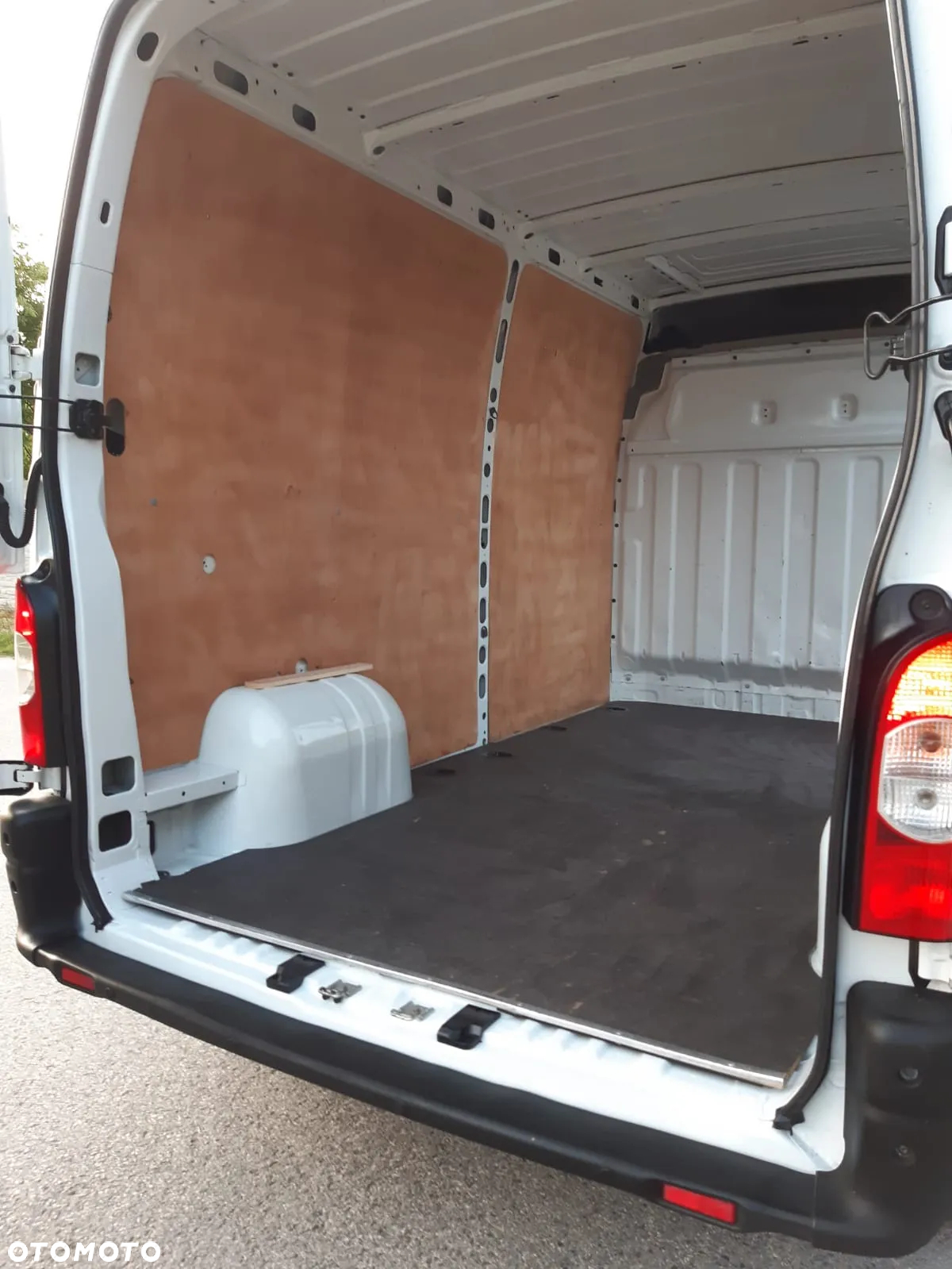 Renault Master . - 21
