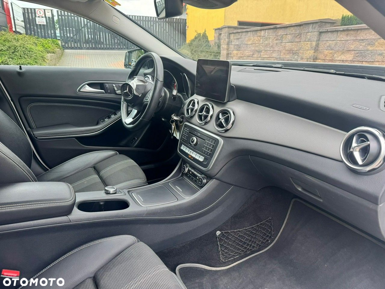 Mercedes-Benz GLA 200 7G-DCT - 8