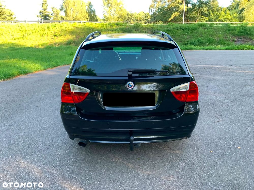 BMW Seria 3 318i - 4
