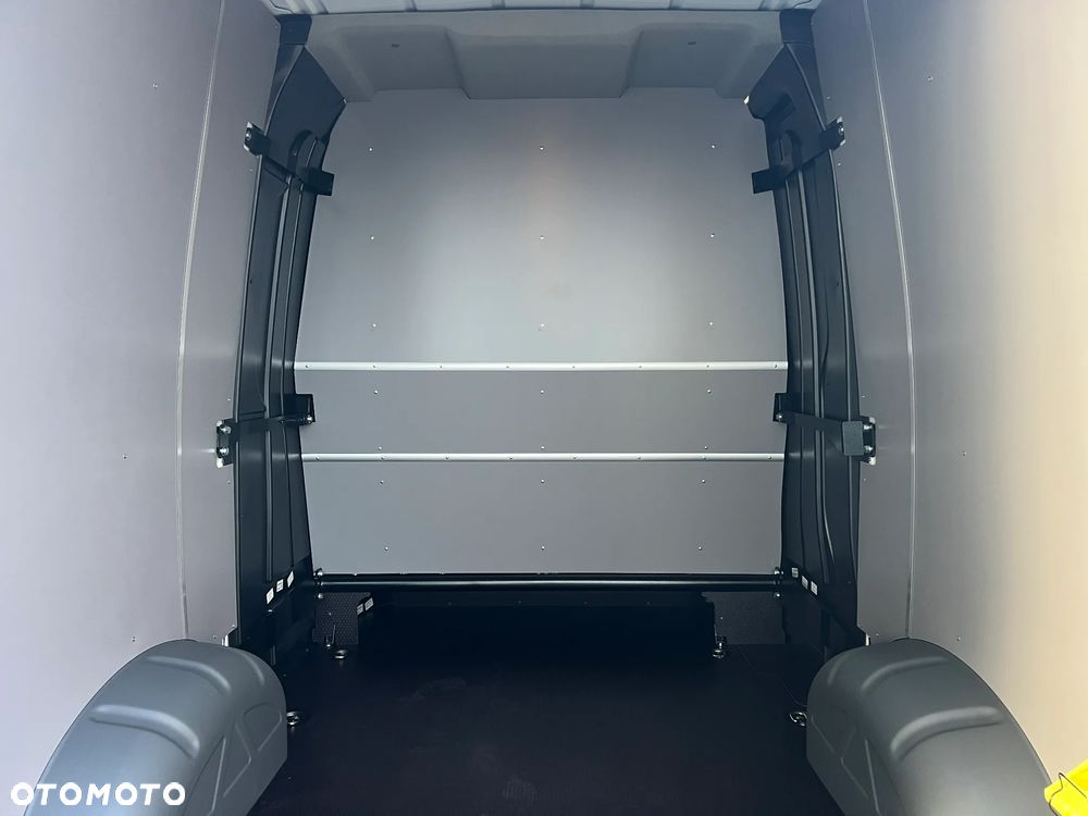 Volkswagen Crafter - 11