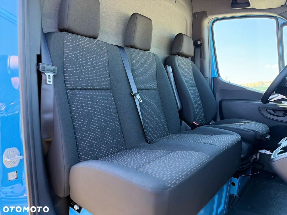 Mercedes-Benz Sprinter - 13
