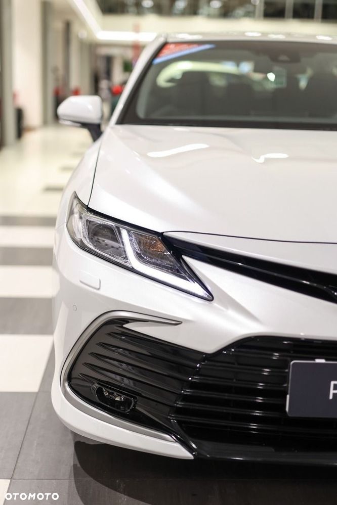 Toyota Camry - 10