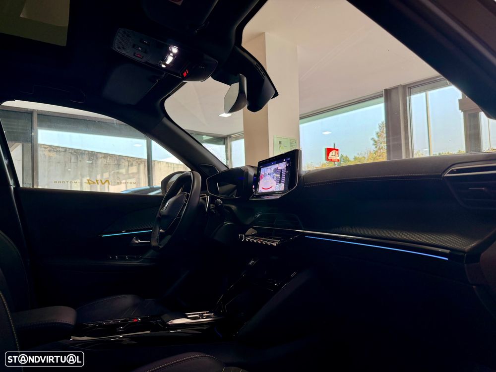 Peugeot 2008 PureTech 130 EAT8 GT - 10