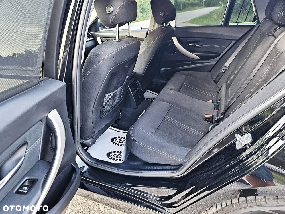 BMW Seria 3 318d Edition Luxury Line Purity - 16