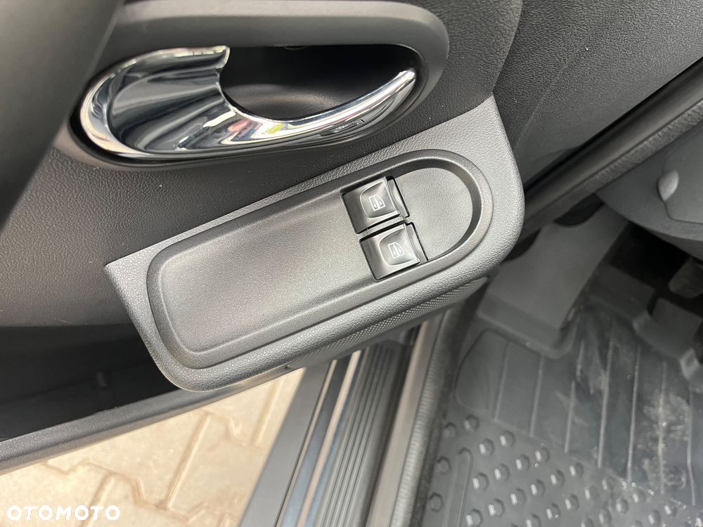 Dacia Duster 1.6 SCe Access S&S - 11