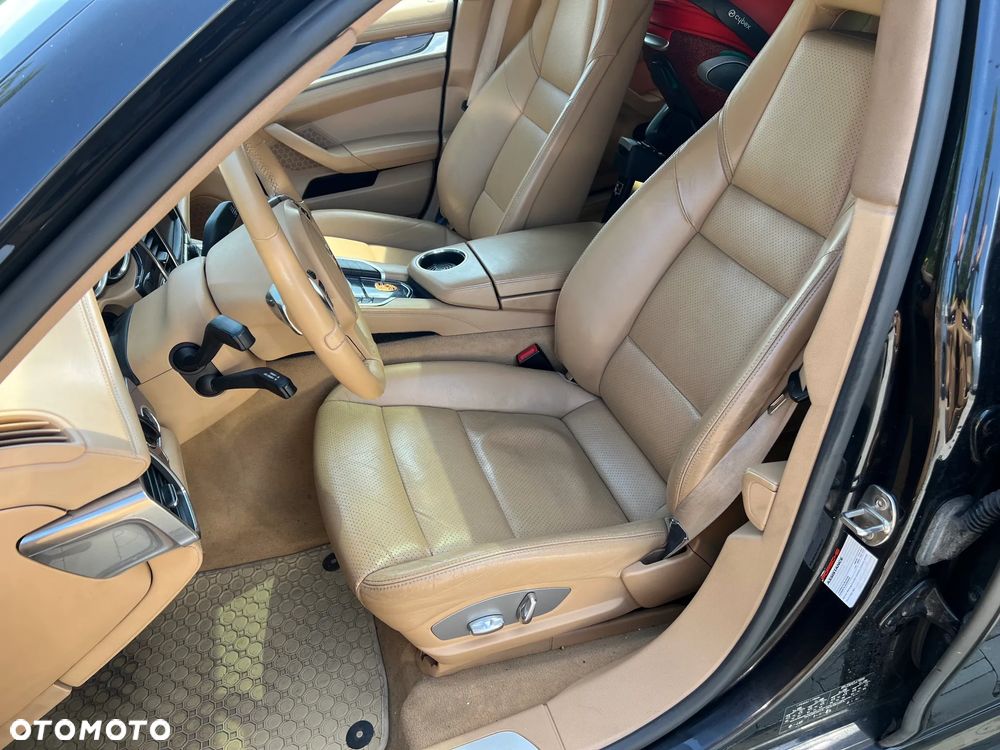 Porsche Panamera 4S - 16