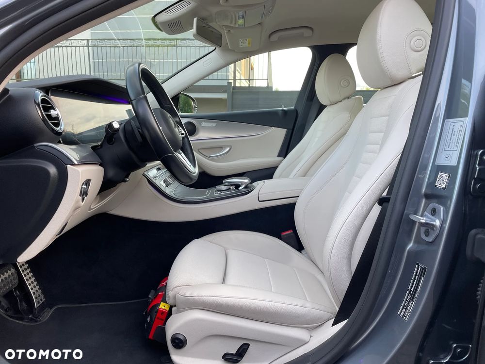 Mercedes-Benz Klasa E 220 d 4-Matic 9G-TRONIC - 37