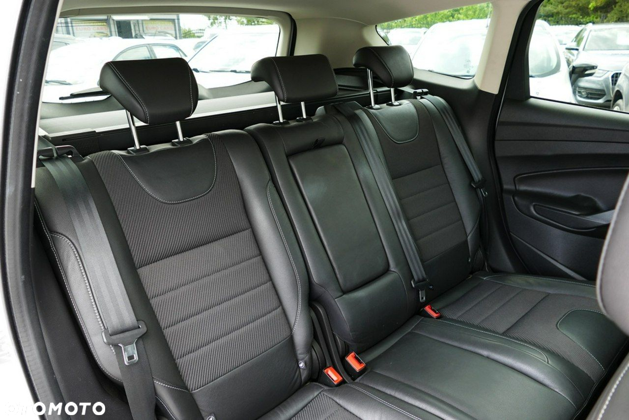 Ford Kuga 2.0 TDCi 2x4 Titanium - 26