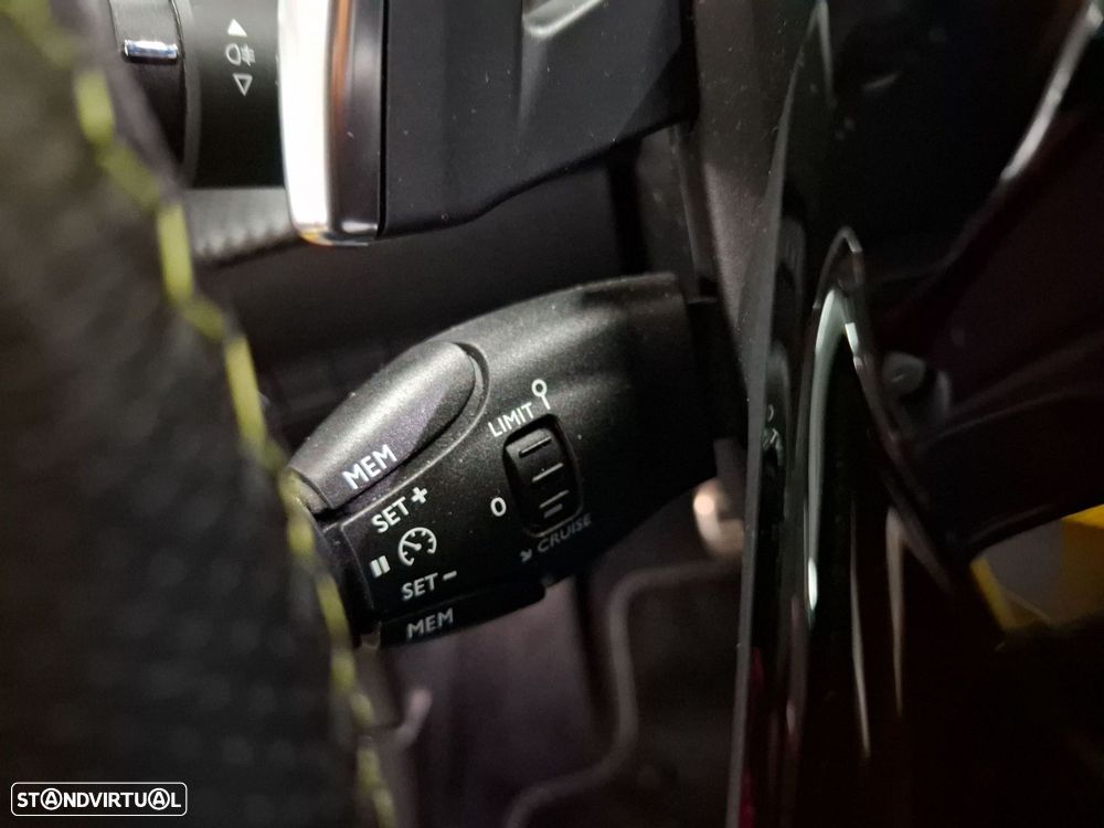 Peugeot 208 1.2 PureTech GT EAT8 - 29