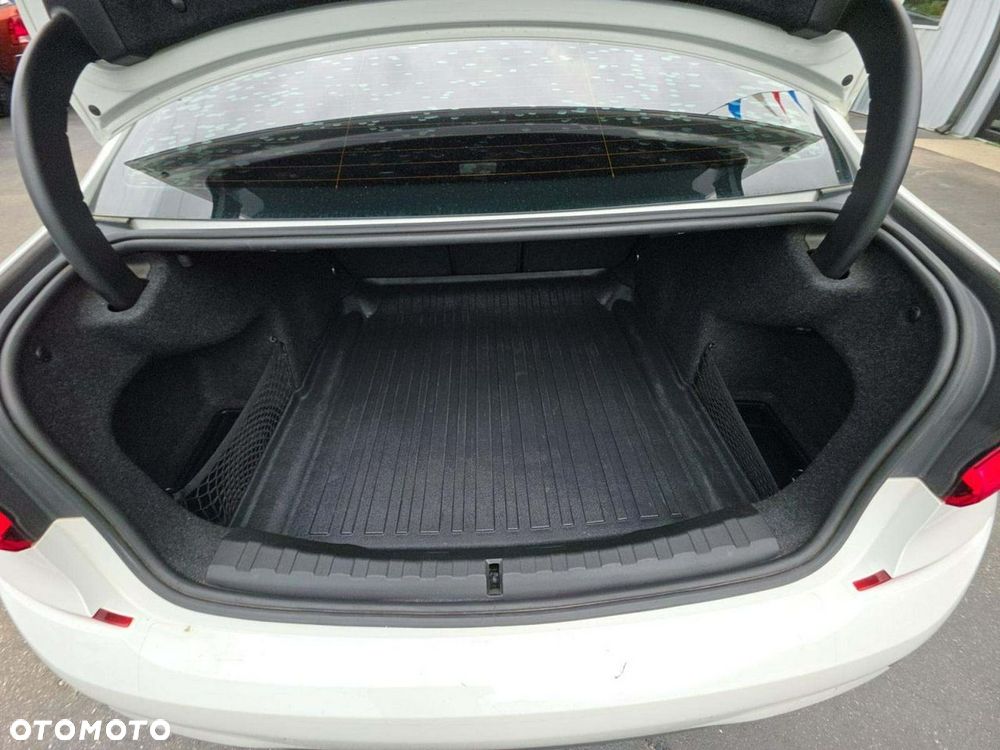 BMW Seria 3 330i M Sport - 11