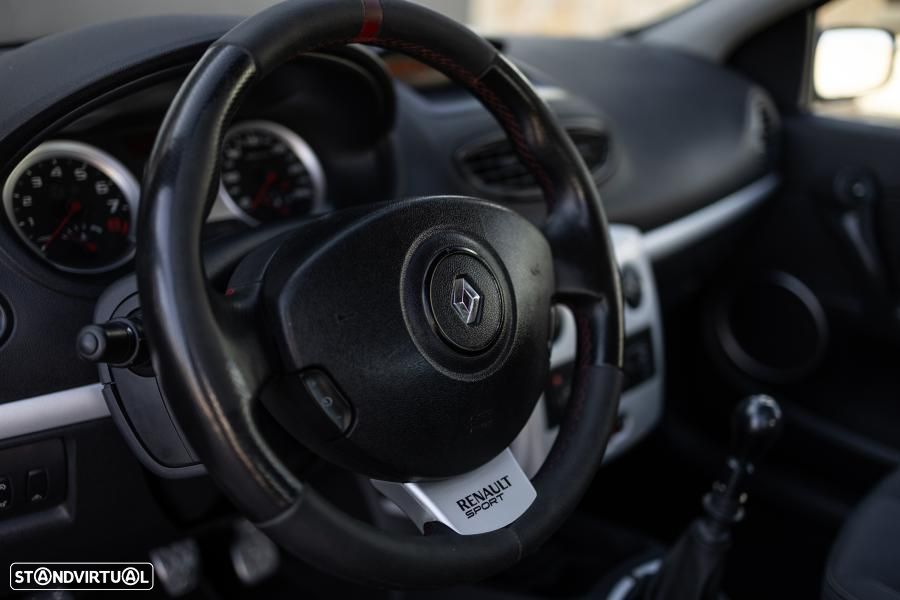 Renault Clio 2.0 16V Sport - 30