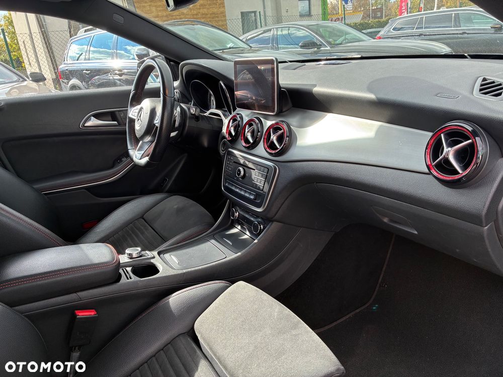 Mercedes-Benz CLA 250 4Matic 7G-DCT Sport - 11
