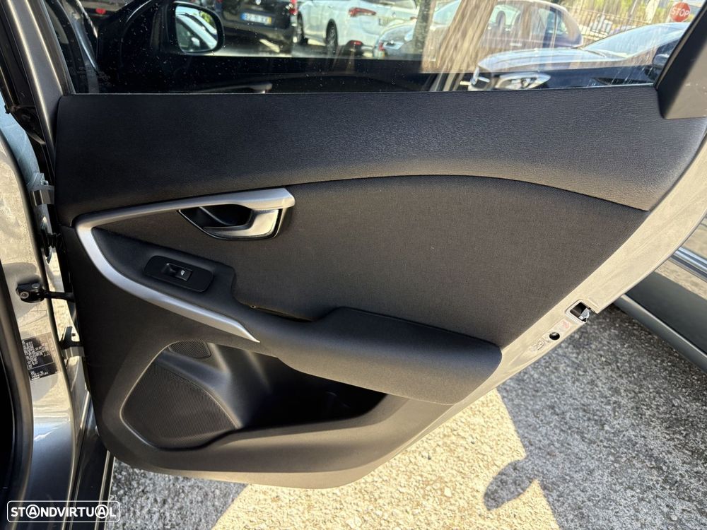 Volvo V40 1.5 T3 Sport Edition Plus Geartronic - 26