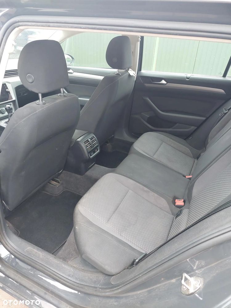 Volkswagen Passat 2.0 TDI SCR Highline - 9