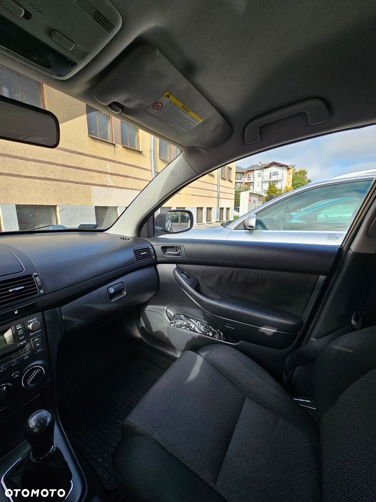 Toyota Avensis - 6