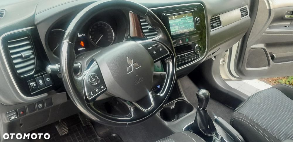 Mitsubishi Outlander - 10