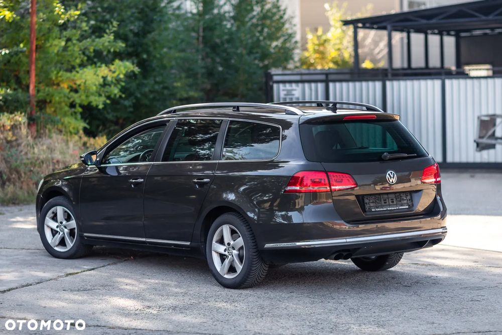 Volkswagen Passat Variant 2.0 Blue TDI DSG SCR Highline - 16