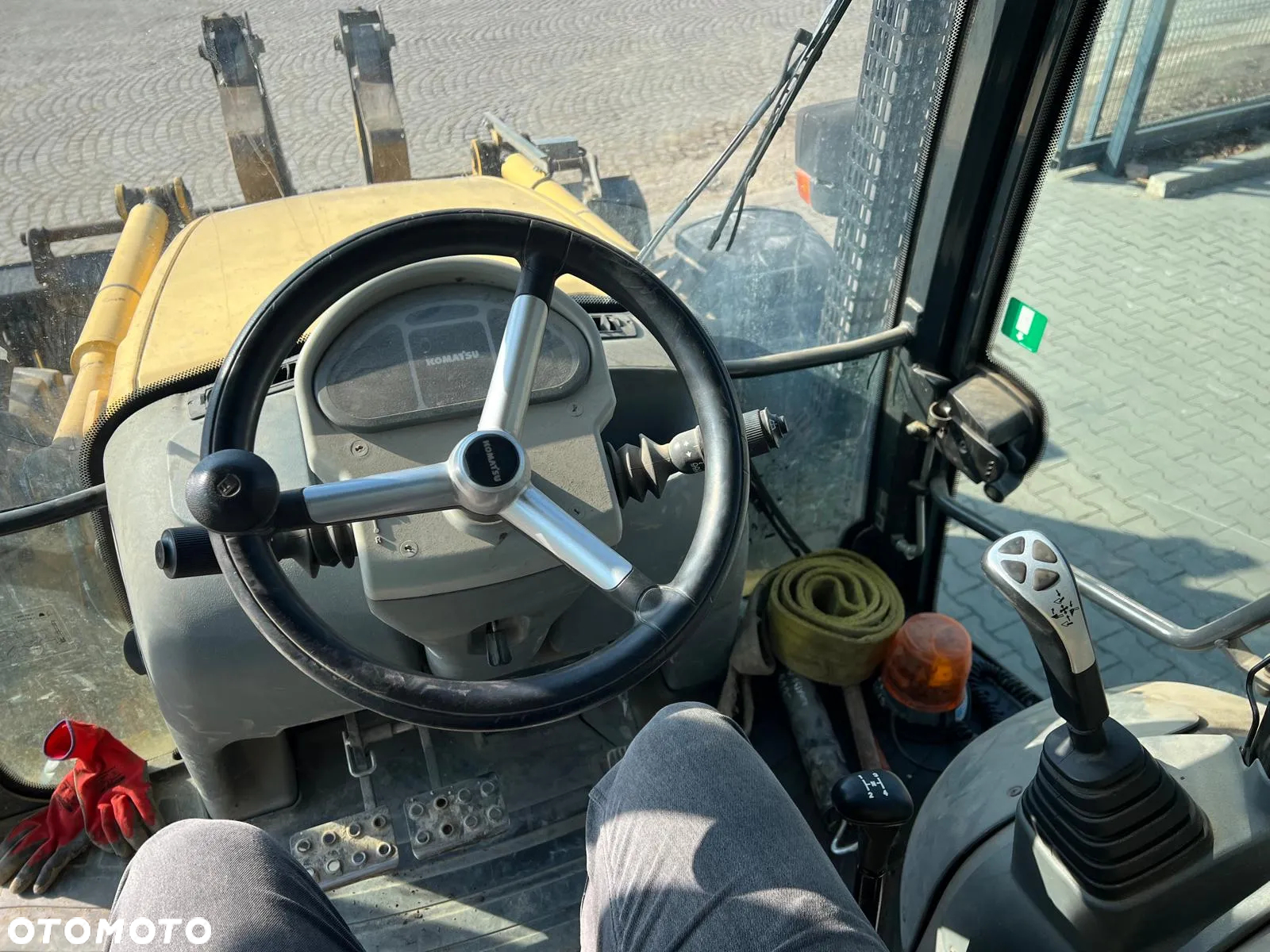 Komatsu WB93S-5 - 7