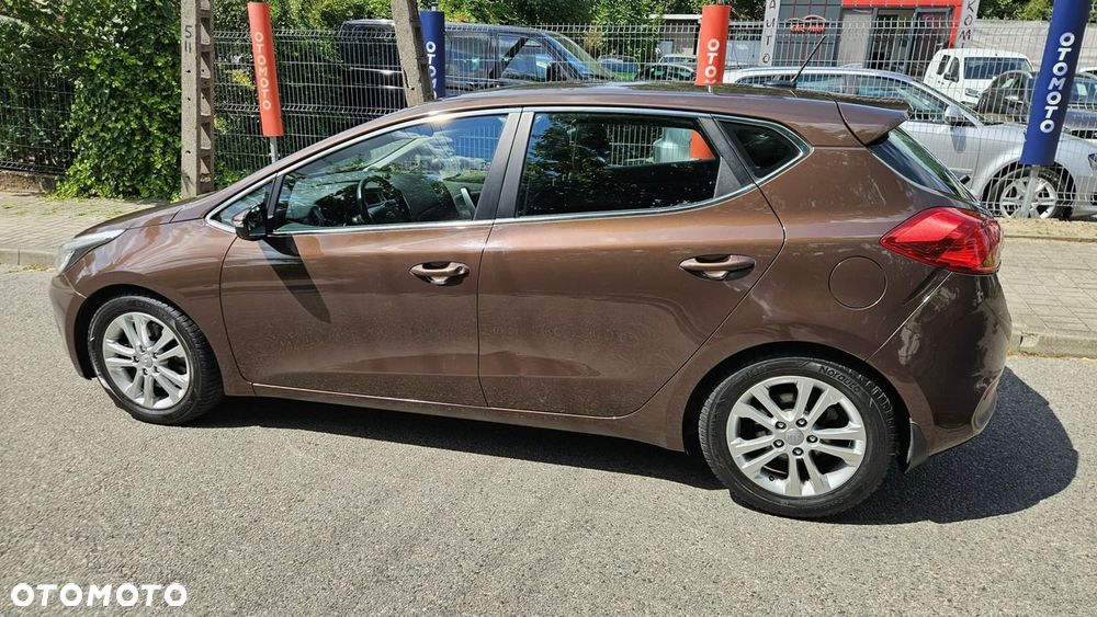 Kia Ceed 1.6 CRDi 128 Dream Team Edition - 16