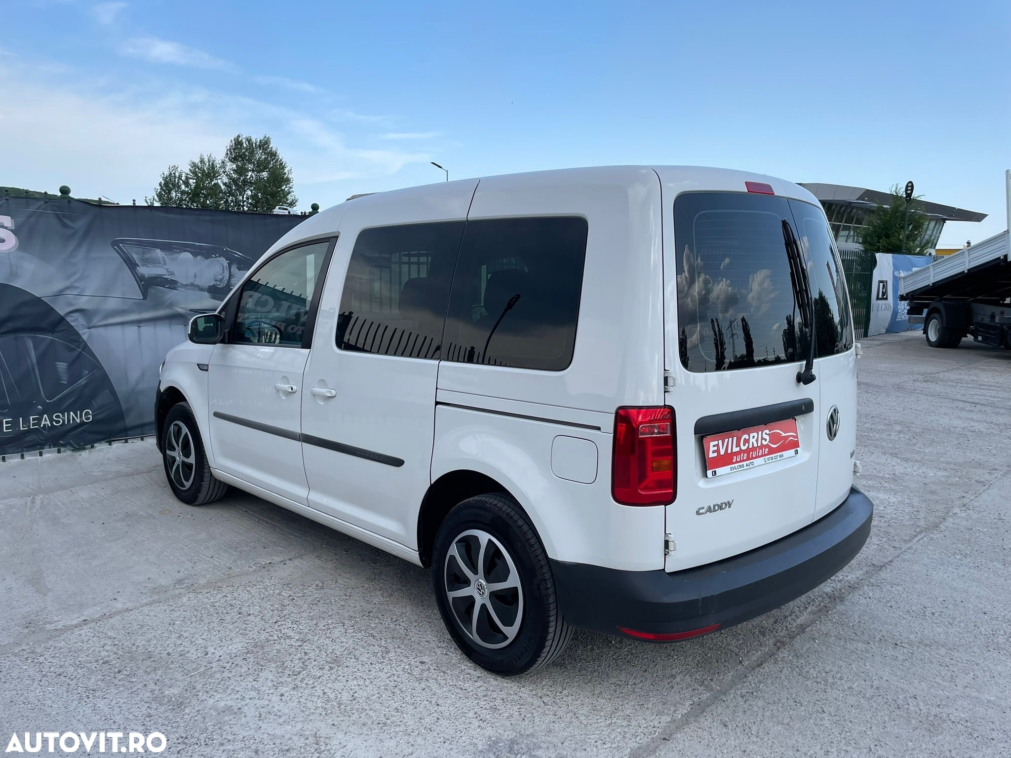 Volkswagen Caddy - 11
