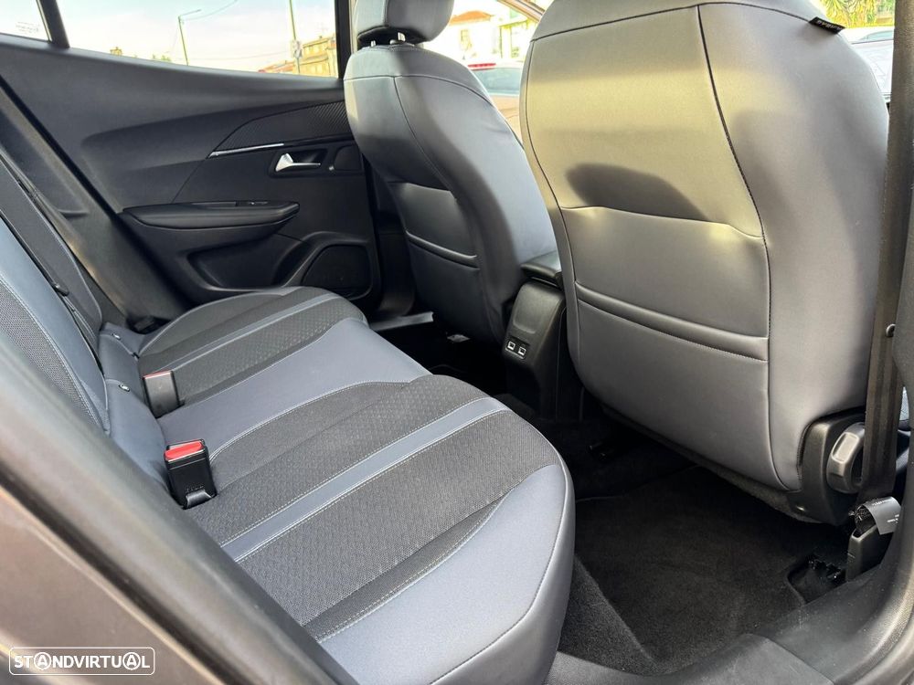 Peugeot 2008 1.2 PureTech Allure EAT8 - 14
