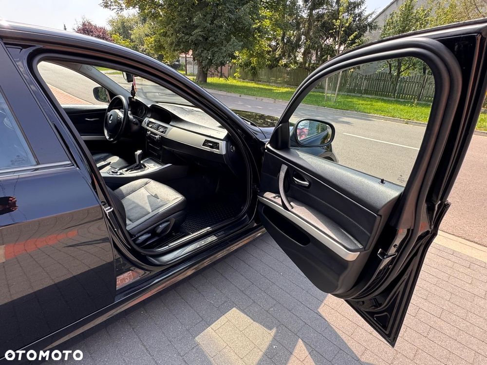 BMW Seria 3 320d DPF Efficient Dynamics Edition - 17