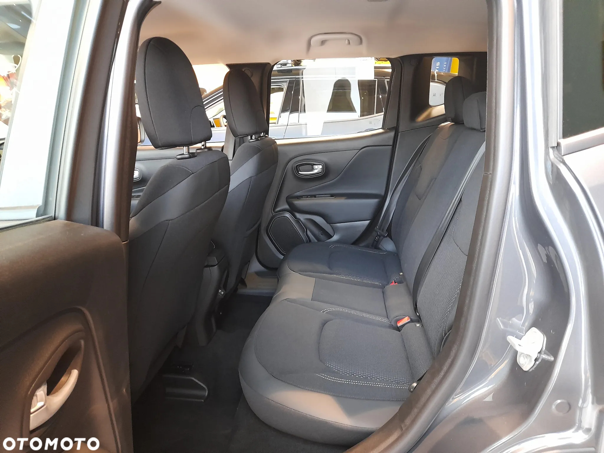 Jeep Renegade 1.5 T4 mHEV Summit FWD S&S DCT - 9