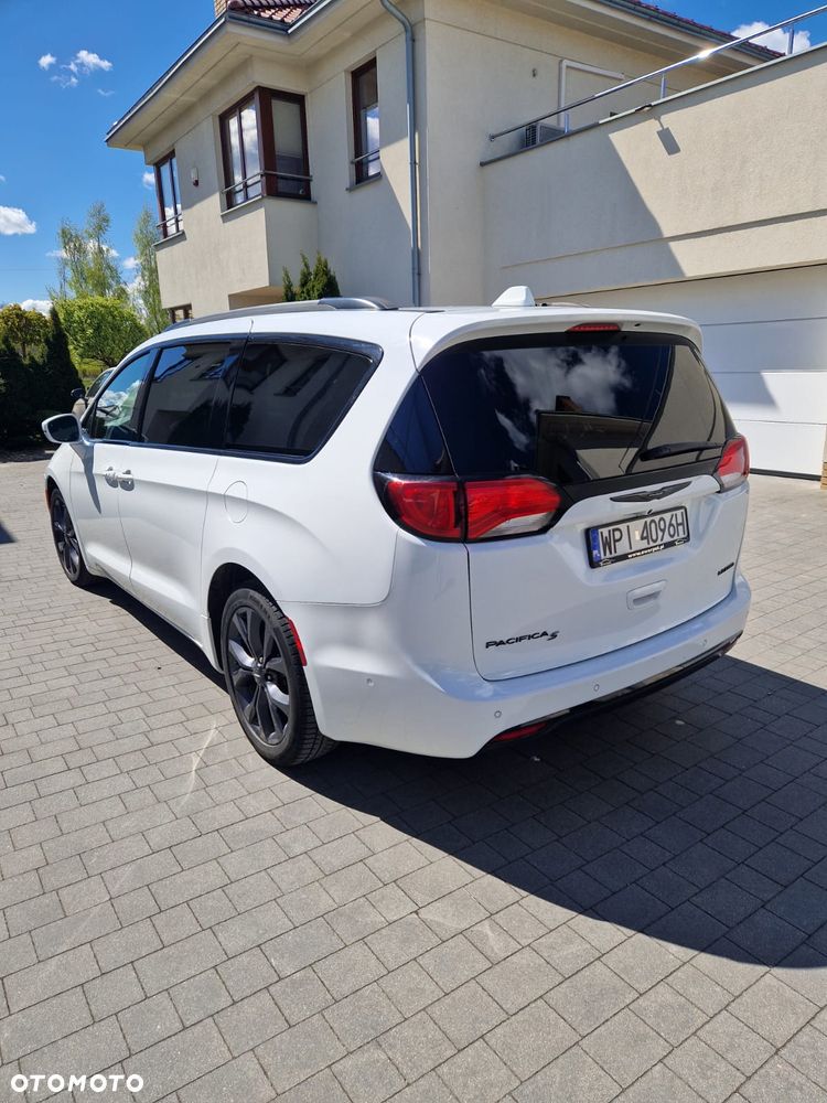 Chrysler Pacifica - 5