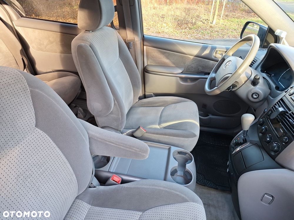 Toyota Sienna - 7