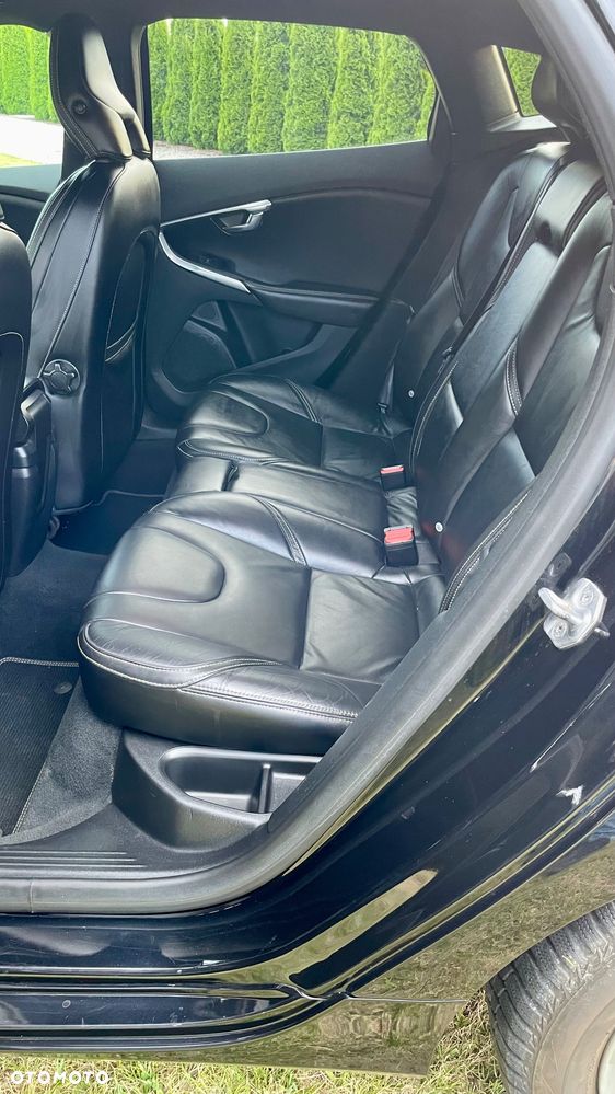 Volvo V40 D2 R-Design - 12