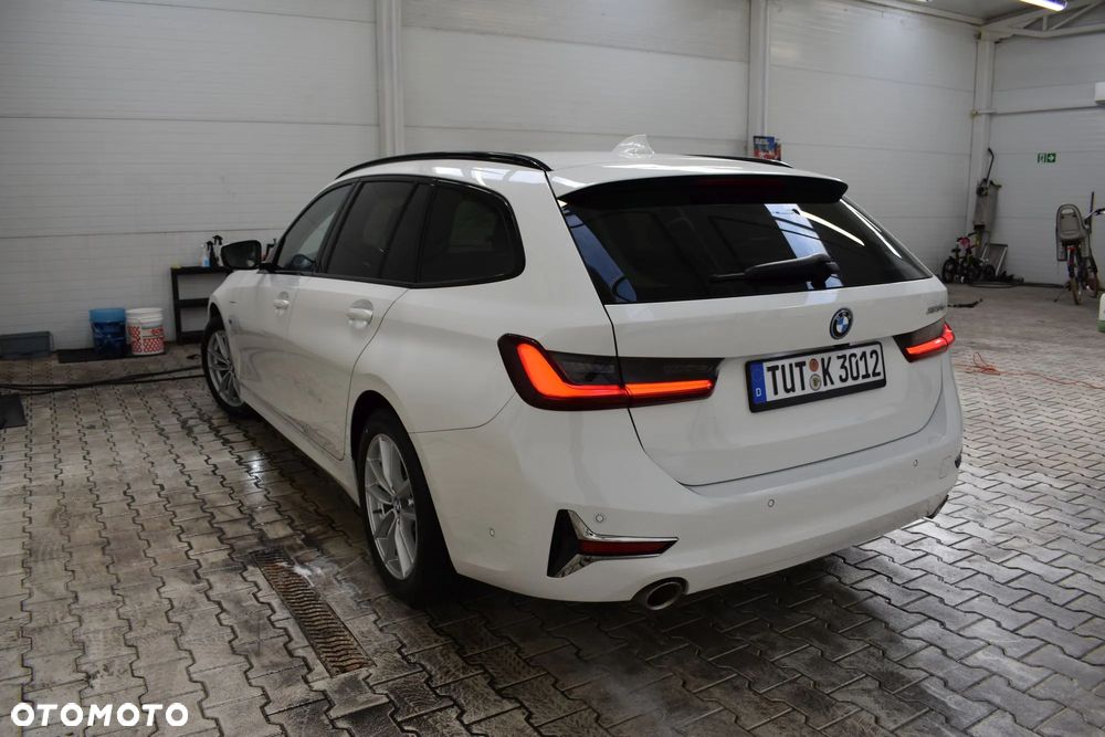 BMW Seria 3 320e Luxury Line - 16