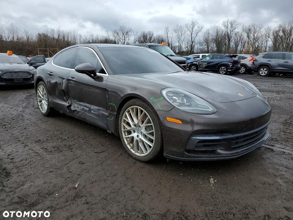 Porsche Panamera 4S - 4
