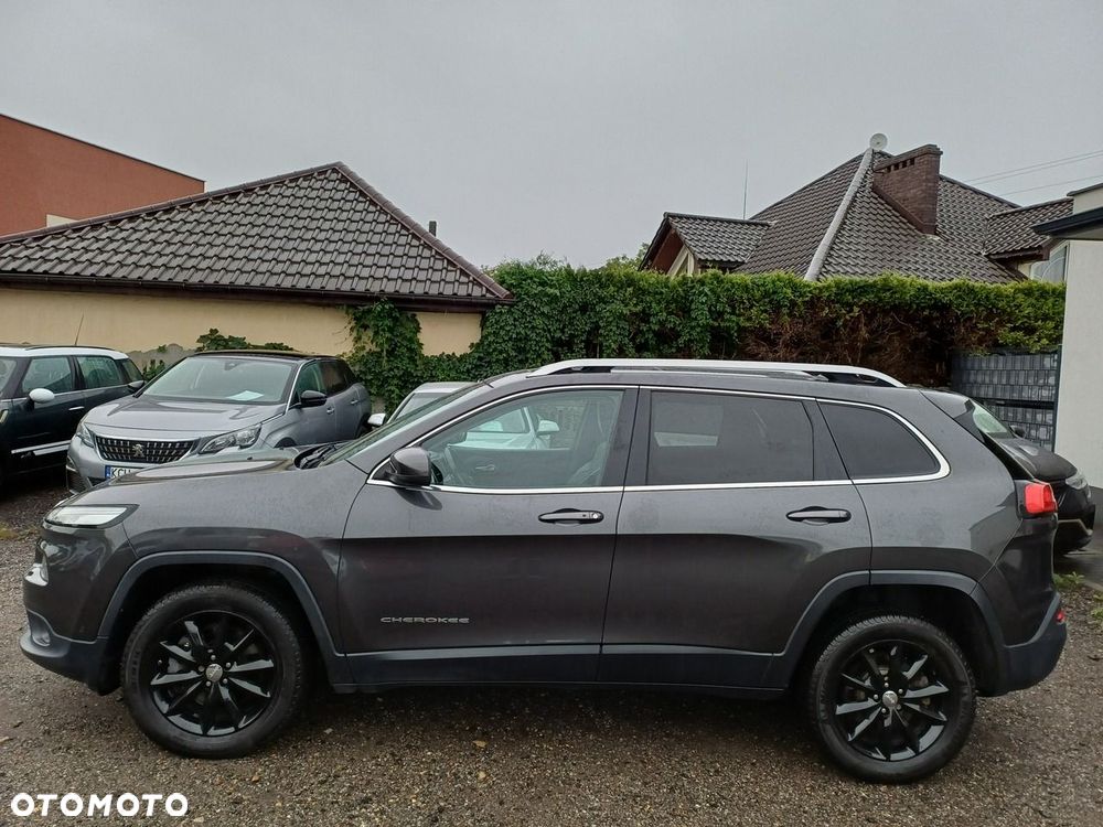 Jeep Cherokee - 4