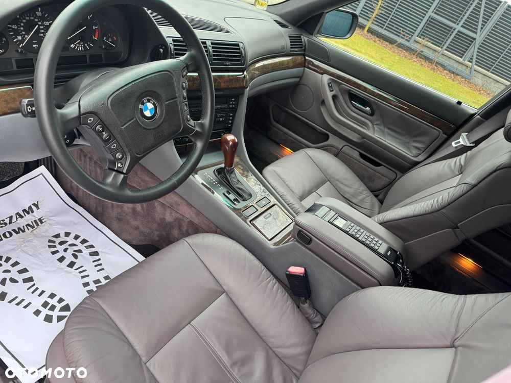 BMW Seria 7 740iL - 11