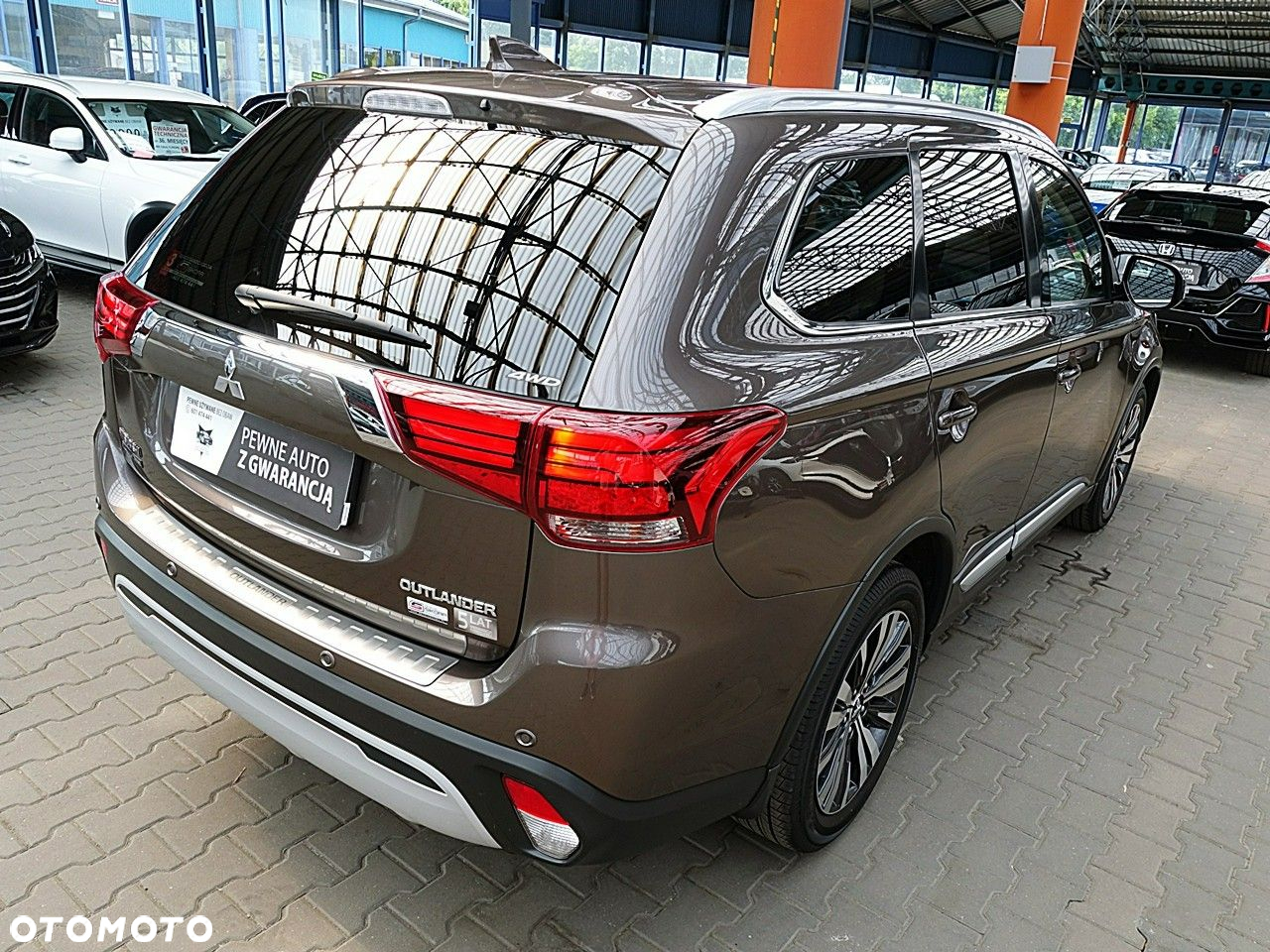 Mitsubishi Outlander - 11