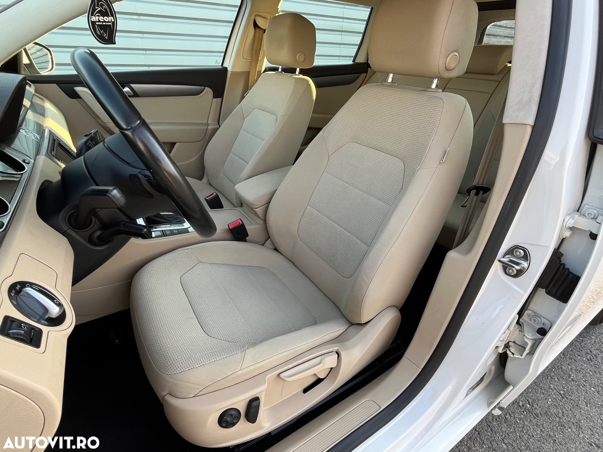 Volkswagen Passat Variant 2.0 TDI DPF DSG Individual - 11