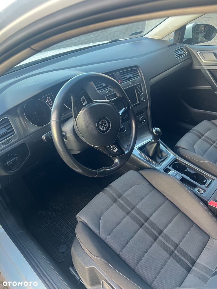 Volkswagen Golf - 6