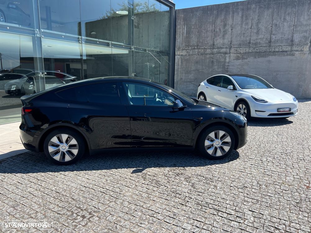 Tesla Model Y Standard — fotografia 9