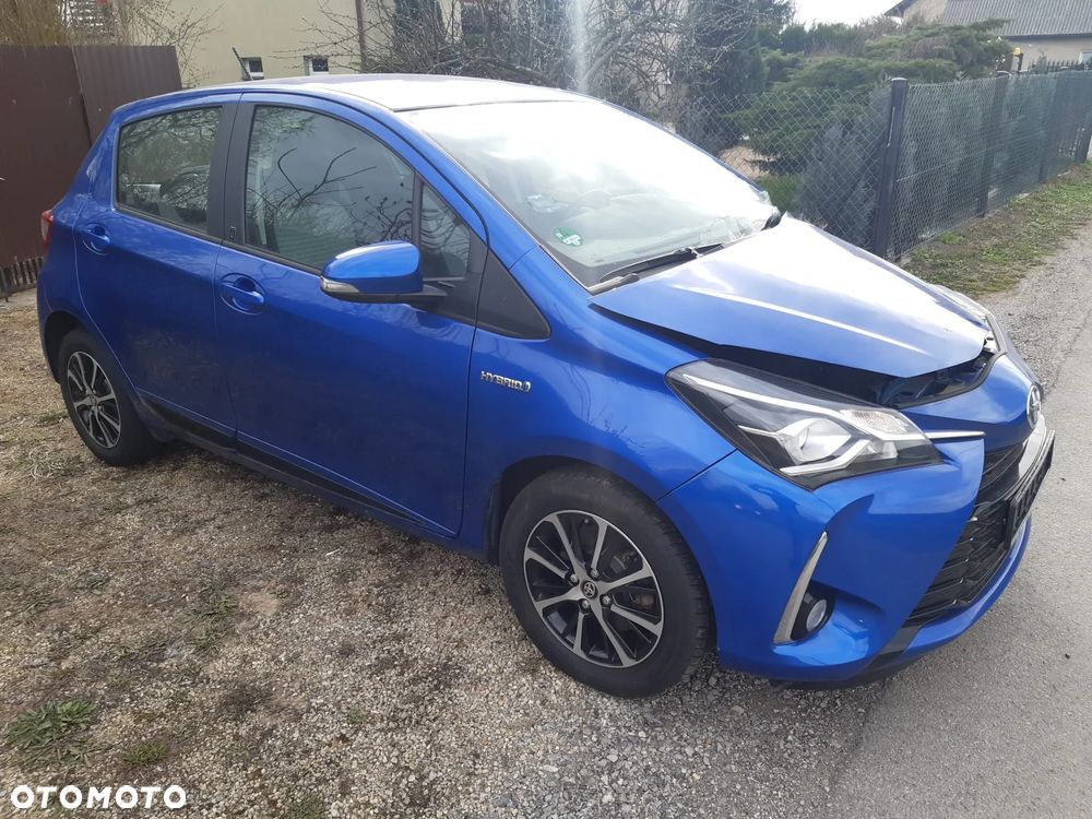 Toyota Yaris Hybrid 100 Premium - 17