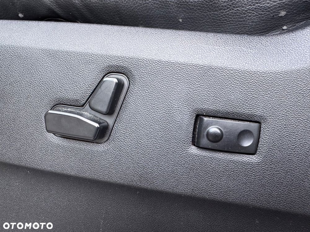 Lancia Voyager 2.8CRD Gold - 25