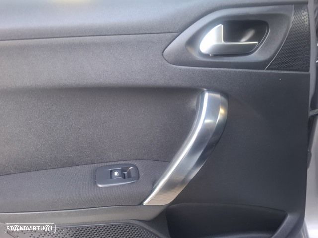 Peugeot 2008 1.6 e-HDi Allure - 35